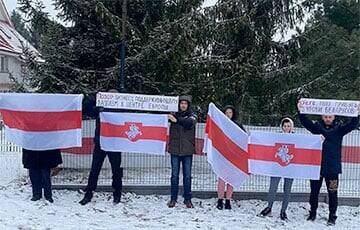 «С отчаянием крикнула: Айм фром Беларусь!» - charter97.org - Белоруссия