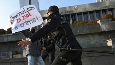 В Азербайджане приняли спорный закон о СМИ - golos-ameriki.ru - Азербайджан