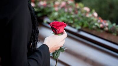 В подмосковной Дубне прощаются с насмерть замерзшим 11-летним мальчиком - 5-tv.ru