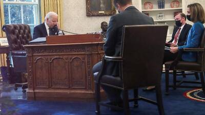 Владимир Зеленский - Владимир Путин - Дмитрий Песков - Юрий Ушаков - Джо Байден - Байден проведет телефонные переговоры с Зеленским 2 января - iz.ru - Россия - США - Украина - Вашингтон - Израиль - Reuters