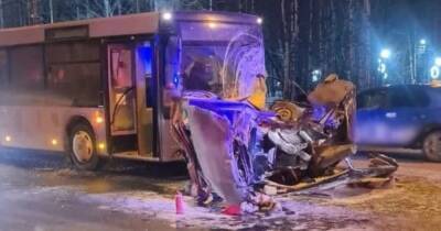 Человек погиб в массовой аварии в Архангельске с участием автобуса - ren.tv - Самара - Архангельск