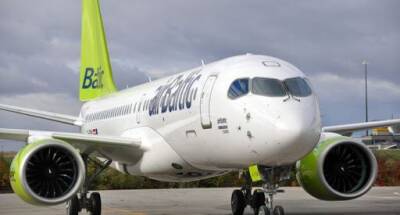 Самолет AirBaltic из-за плохой видимости съехал с маневровой дорожки в аэропорту Риги - trend.az - Рига - Стокгольм - Латвия