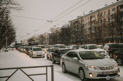 Российские власти ограничат граждан в использовании личных автомобилей - news.vse42.ru - Россия