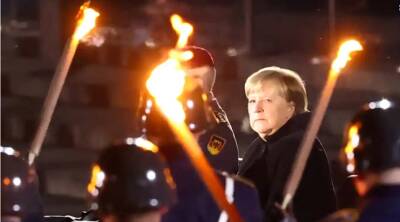Ангела Меркель - В Германии торжественно проводили Ангелу Меркель с поста канцлера - dialog.tj - Германия - Берлин