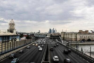 В России решили ограничить использование личных автомобилей - lenta.ru - Россия - Экология
