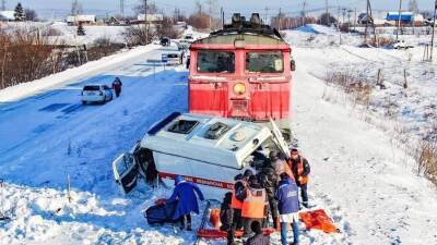 Появились кадры с места ДТП с локомотивом и скорой в Комсомольске-на-Амуре - iz.ru - Россия - Израиль - Хабаровский край