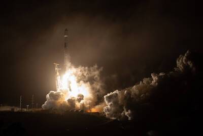 Илон Маск - SpaceX побила годовой рекорд пусков - lenta.ru - США - Twitter