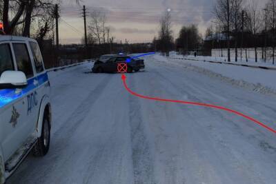В Ухте несовершеннолетний гонщик на ВАЗе выехал на встречную полосу и врезался в "пятерку" - komiinform.ru - респ. Коми
