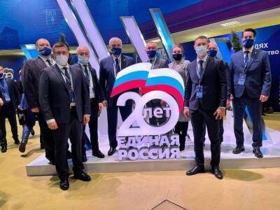 Дмитрий Медведев - Владимир Уйба - Владимир Уйба получил подтверждение в правильности выбранного курса на экономическое развитие региона - Сергей Жеребцов - komiinform.ru - Россия - респ. Коми