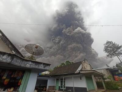 В Индонезии произошло извержение вулкана. Фото и видео - gordonua.com - Украина - Киев - Индонезия