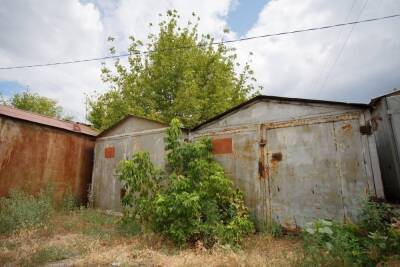 В Астрахани городские власти демонтируют незаконные гаражи - volg.mk.ru - Астрахань - район Ленинский
