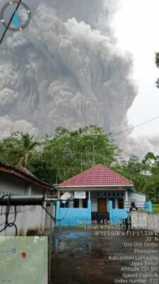 В результате извержения вулкана Семеру на острова Ява в Индонезии есть погибший и пострадавшие - argumenti.ru - Индонезия