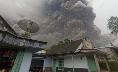 В результате извержения вулкана в Индонезии один человек погиб, 40 ранены - unn.com.ua - Украина - Киев - Индонезия