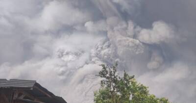 В Индонезии произошло извержение вулкана: людей эвакуируют (ВИДЕО) - dsnews.ua - Украина - Киев - Австралия - Индонезия