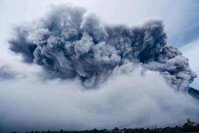 13 человек погибли после извержения вулкана в Индонезии и мира - cursorinfo.co.il - Индонезия
