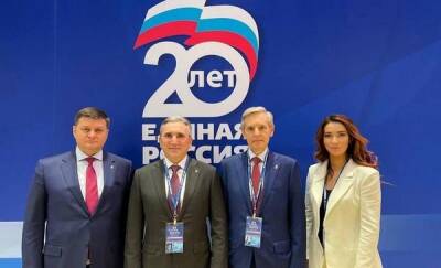Дмитрий Медведев - Волонтерский центр "Единой России" в Тюменской области помогает медицинским работникам - news.megatyumen.ru - Россия - Тюменская обл.