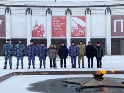 Росгвардейцы столицы почтили память павших в битве за Москву - vm.ru - Москва