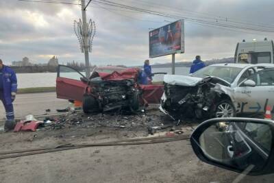 Ford - В массовой аварии на Чернавском мосту в Воронеже пострадали 7 человек - vrn.mk.ru - Воронеж