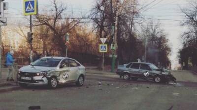 В столкновении легковушек на ул. Лермонтова пострадали два человека - penzainform.ru - Пенза