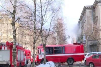 Стало известно состояние пострадавших в крупном пожаре на Смоленской улице - spb.mk.ru - Санкт-Петербург - р-н. Московский