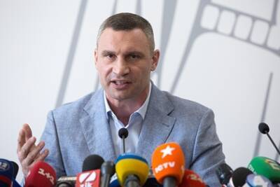 Владимир Кличко - Кличко предложил бороться с гололедом с помощью снега - lenta.ru - Украина - Киев - Киев