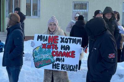 Более 500 жителей Невской Дубровки вышли на митинг против мусороперерабатывающего завода - mk.ru