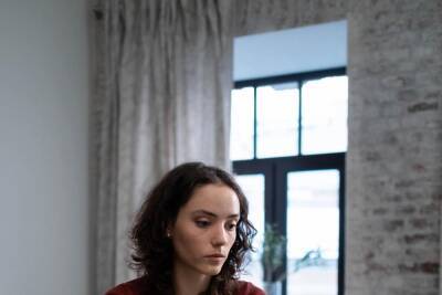 «Не выкладывайте фото в купальниках»: о новой схеме работы коллекторов рассказала псковичка - mk-pskov.ru - Псков