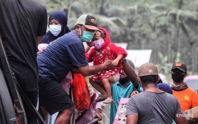 Извержение вулкана в Индонезии: погибли 14 человек - korrespondent.net - Украина - Индонезия