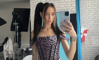 Надежда Дорофеева - Надя Дорофеева - Дорофеева в обтягивающем розовом костюме покрасовалась вместе с Кошевым на "Квартал 95": фото - politeka.net - Украина