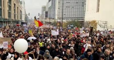 Митинг против вакцинации в Бельгии разогнали водометами (ФОТО, ВИДЕО) - dsnews.ua - Украина - Бельгия - Brussels
