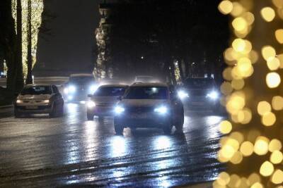 Максим Кадаков - Автоэксперт объяснил, как избежать аварии на заснеженной дороге - vm.ru
