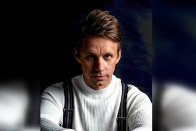 «Это уже не ситком, а другой жанр»: петербургский актер Александр Мартынов рассказал о сериале «Универ. 10 лет спустя» - spb.mk.ru - Москва - Санкт-Петербург