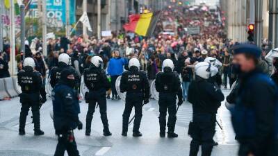 В Бельгии сотни людей вышли на акцию протеста против коронавирусных ограничений - trend.az - Бельгия - Брюссель - Протесты