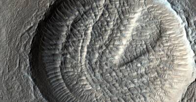 Печенье на Марсе. Аппарат NASA сделал снимок древнего марсианского кратера (фото) - focus.ua - Украина