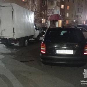 В Запорожье пьяный водитель протаранил припаркованные авто. Фото - reporter-ua.com - Запорожье