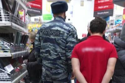 Читатели сообщили о задержании группы подростков в одном из торговых центров Саратова - saratov.mk.ru - Саратов