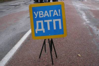 На Луганщине сотрудник полиции за рулем ВАЗ повредил опору освещения и уехал с места ДТП - vchaspik.ua - Украина