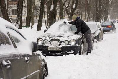 Столичных автомобилистов призвали отказаться от поездок 7 декабря из-за рекордного снегопада - vm.ru - Москва