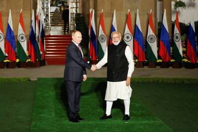 Владимир Путин - Нарендрой Моди - Путин пообещал развивать военное сотрудничество с Индией - lenta.ru - Москва - Россия - Индия - Нью-Дели