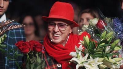 Вячеслав Зайцев - Зайцев вернулся: Как прошел первый за долгое время показ кутюрье? - 5-tv.ru - Москва