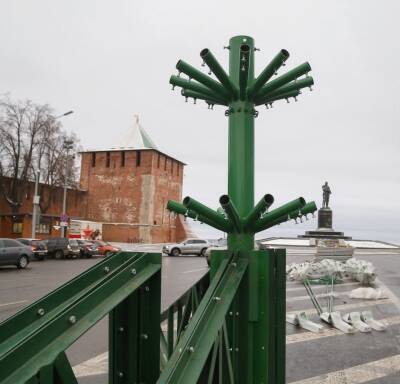 Юрий Шалабаев - Главную новогоднюю ель начали устанавливать на площади Минина и Пожарского - vgoroden.ru - Нижний Новгород - Нижний Новгород
