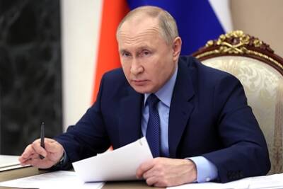 Владимир Путин - Путин утвердил повышение минимального размера оплаты труда в России - lenta.ru - Россия