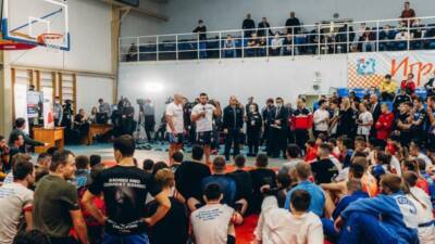 Федор Емельяненко - Фёдор Емельяненко провёл мастер-класс для юных бойцов в Пермском крае - russian.rt.com - Россия - Пермь - Пермский край
