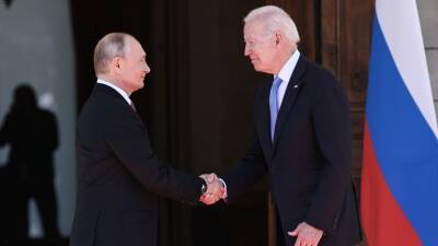 Владимир Путин - Джо Байден - Источник: Байден предупредит Путина об экономических последствиях вторжения в Украину - golos-ameriki.ru - Россия - США - Украина