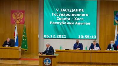 Мурат Кумпилов - Виктор Орлов - В Адыгее приняли бюджет республики на три года - russian.rt.com - респ. Адыгея - окр. Янао