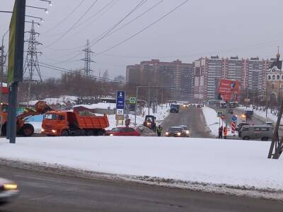 Появились фото с места коммунальной аварии в Калининском районе Новосибирска - sib.fm - Новосибирск - район Калининский, Новосибирск - Камаз