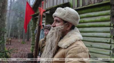 Партизанский Дед Мороз на зиму поселился в урочище Хованщина - belta.by - Белоруссия