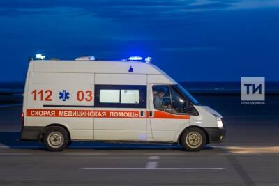 Женщина с ребенком на санках попали под колеса авто в Казани - kazan.mk.ru - Казань