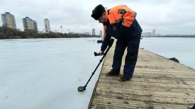 Подмосковные спасатели проверили толщину льда на 45 водоемах - vm.ru - образование Мособлпожспас