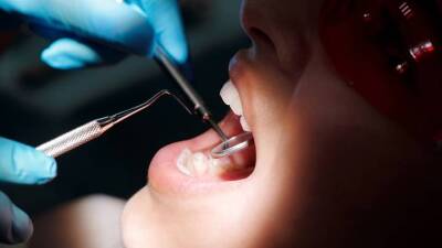 Стоматолог пояснила, как состояние зубов влияет на набор веса - vm.ru
